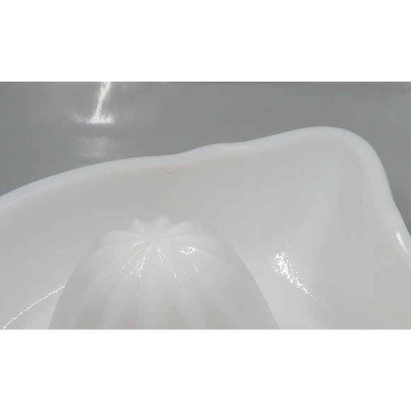 Sunkist Milk Glass Citrus Orange Grapefruit Reamer Juicer Made in USA - Picture 6 of 10